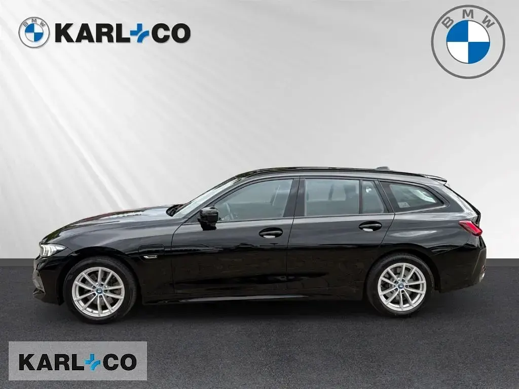 Gebraucht BMW 330e Shadowline 292 PS (214 kW) 2023 Schwarz Kombi