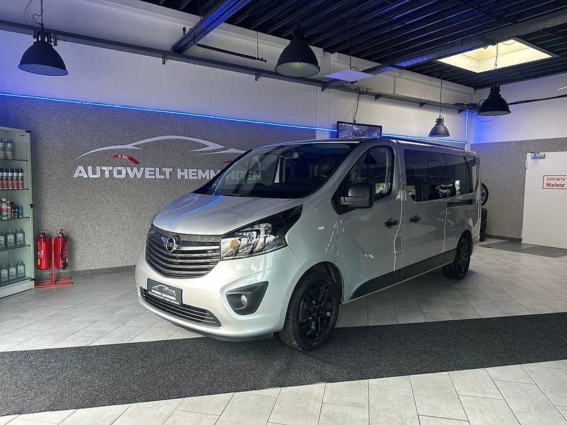 Silber Gebraucht 2015 Opel Vivaro Van / Kleinbus | 18.500 € (Teuer) - Bild 1/4