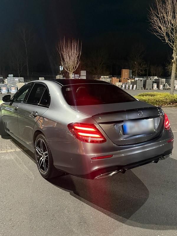 Gebraucht Mercedes E350 258 PS (189 kW) 2016 Grau Limousine