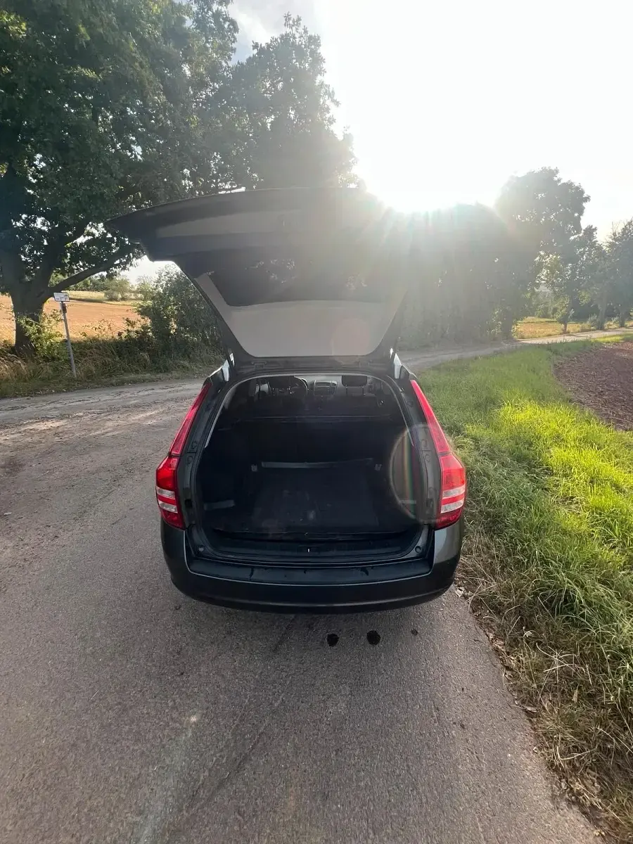 Gebraucht Kia Ceed 105 PS (77 kW) 2009 Andere farben Kleinwagen