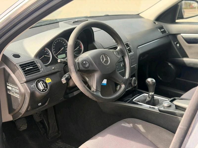 Gebraucht Mercedes C220 170 PS (125 kW) 2008 Grau Limousine