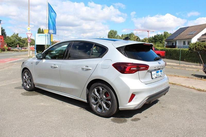 Gebraucht Ford Focus ST-Line X 155 PS (114 kW) 2024 Silber Limousine