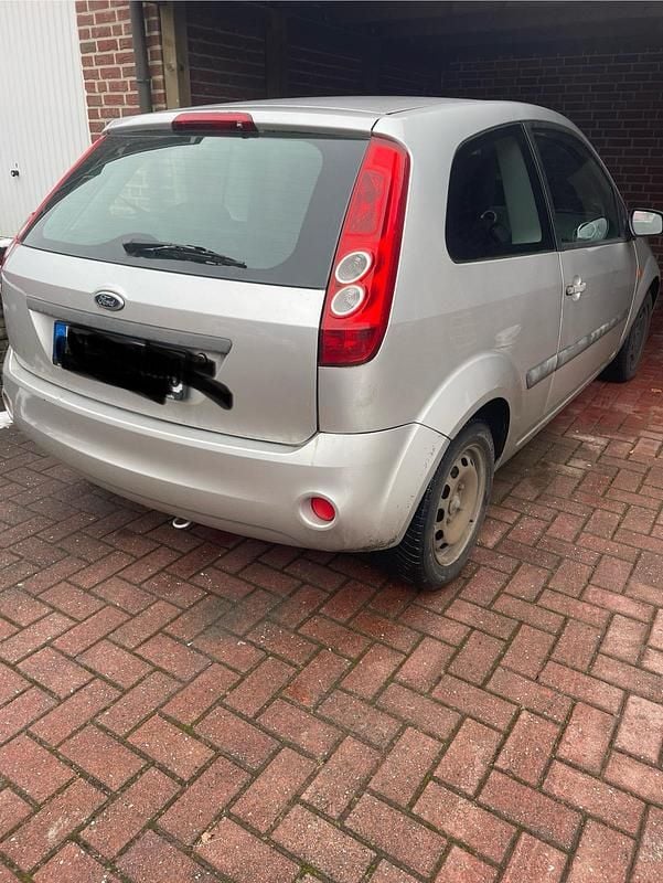 Silber Gebraucht 2006 Ford Fiesta Kleinwagen | 450 € (Guter Preis) - Bild 1/4