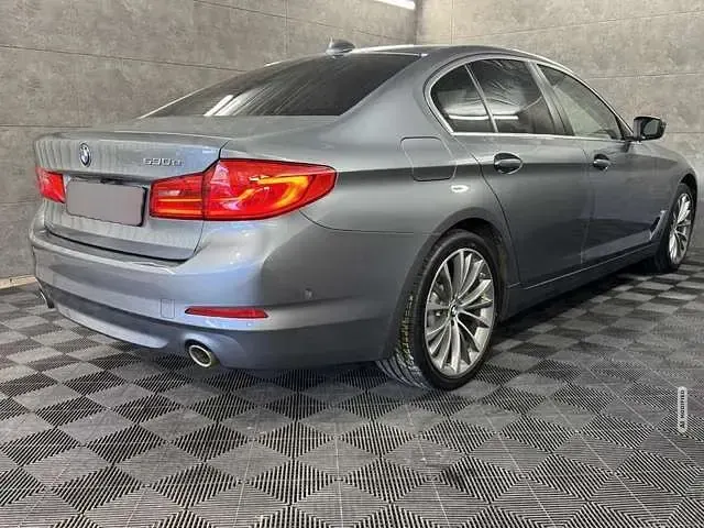 Gebraucht BMW 530e Sport Line 252 PS (185 kW) 2019 Blau metallic Limousine