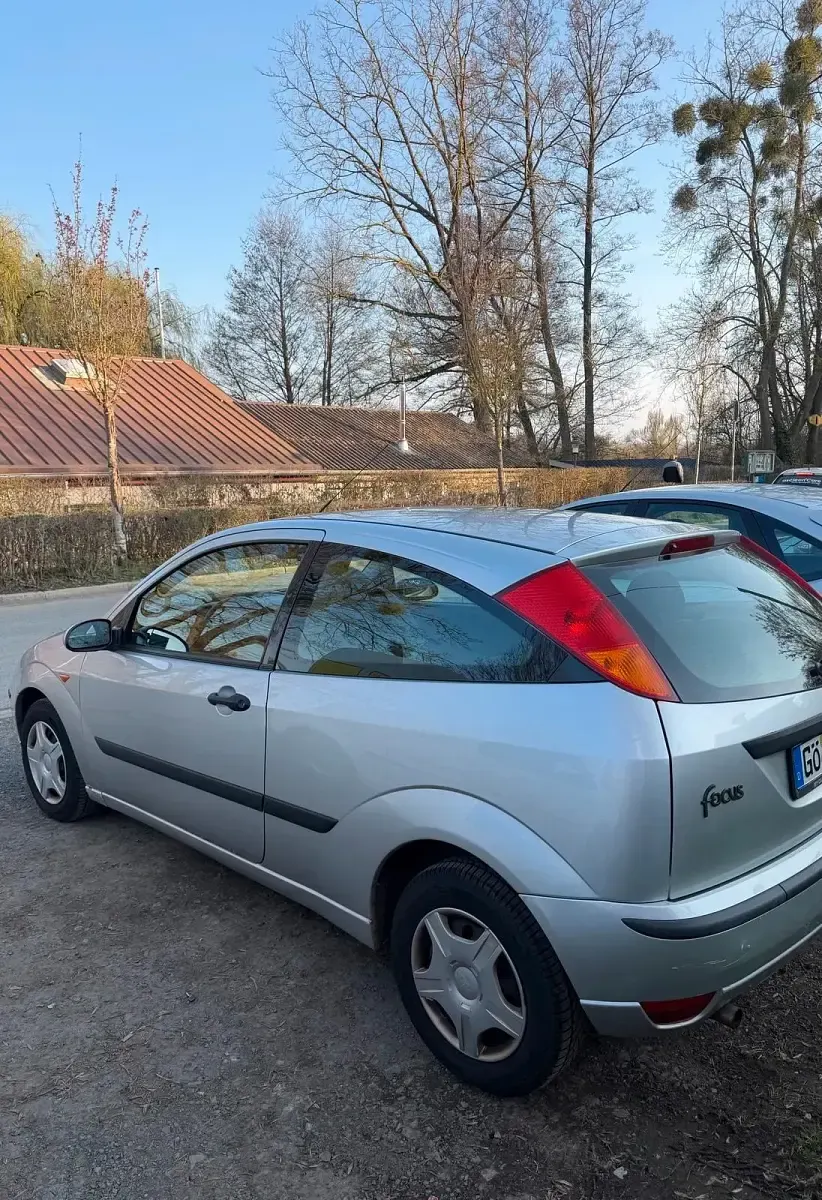 Gebraucht Ford Focus 101 PS (74 kW) 2003 Silber Kleinwagen