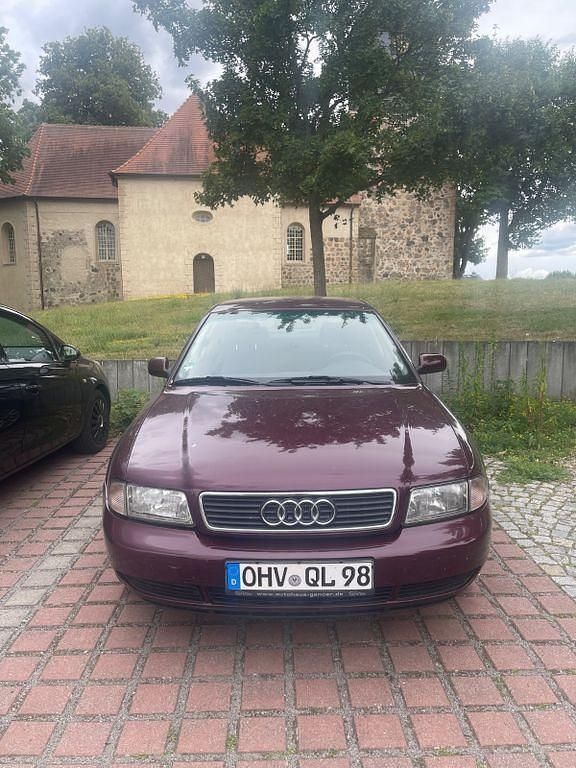 Rot Gebraucht 1997 Audi A4 Limousine | 1.500 € (Guter Preis) - Bild 1/4