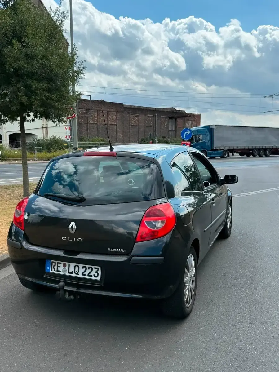 Gebraucht Renault Clio II 75 PS (55 kW) 2007 Schwarz Limousine