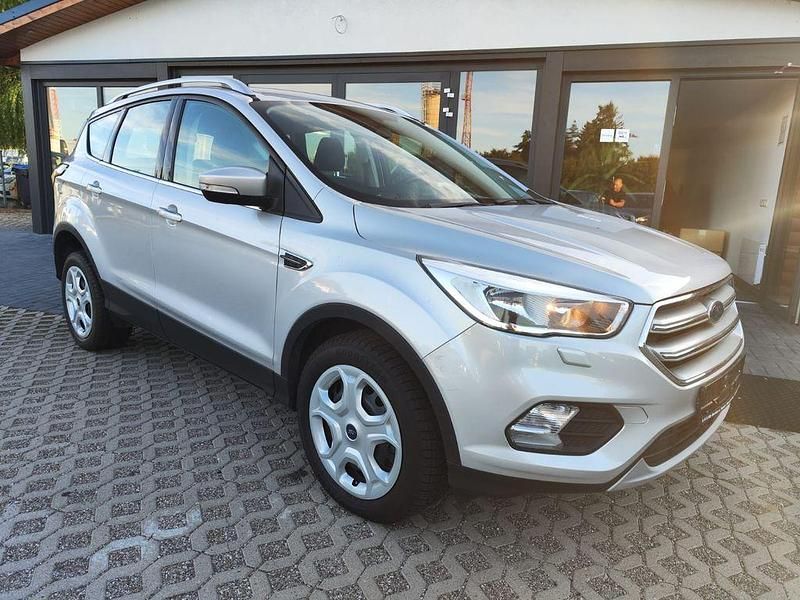 Gebraucht Ford Kuga Trend 120 PS (88 kW) 2019 Polarsilber metallic SUV