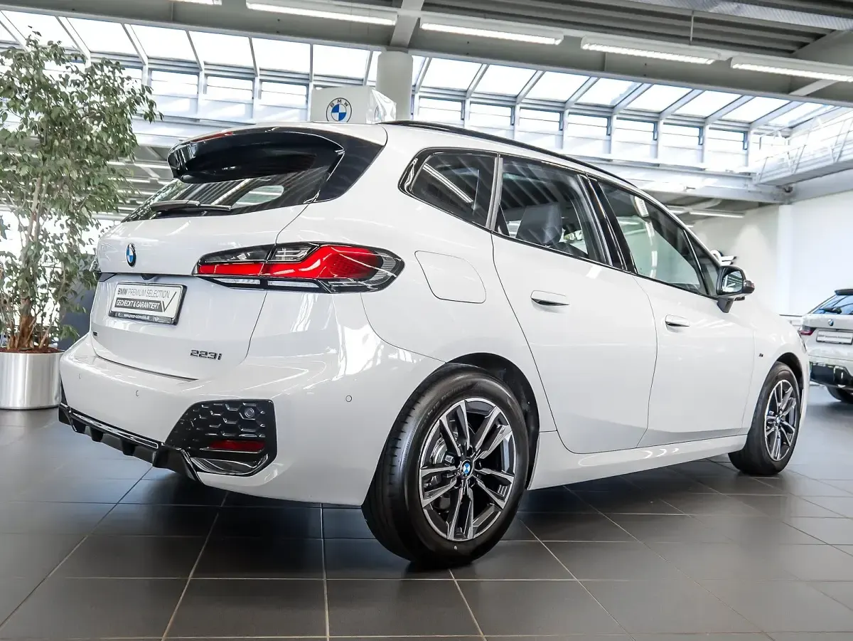 Gebraucht BMW 223 Active Tourer M Sport 218 PS (160 kW) 2025 Weiß Van / Kleinbus
