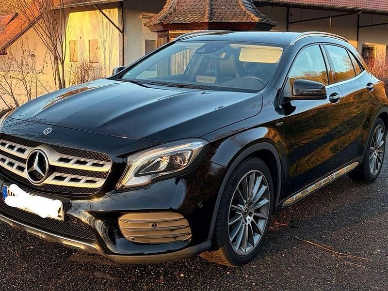 Gebraucht 2019 Mercedes GLA180 Edition SUV | 18.900 € (Guter Preis) - Bild 1/4