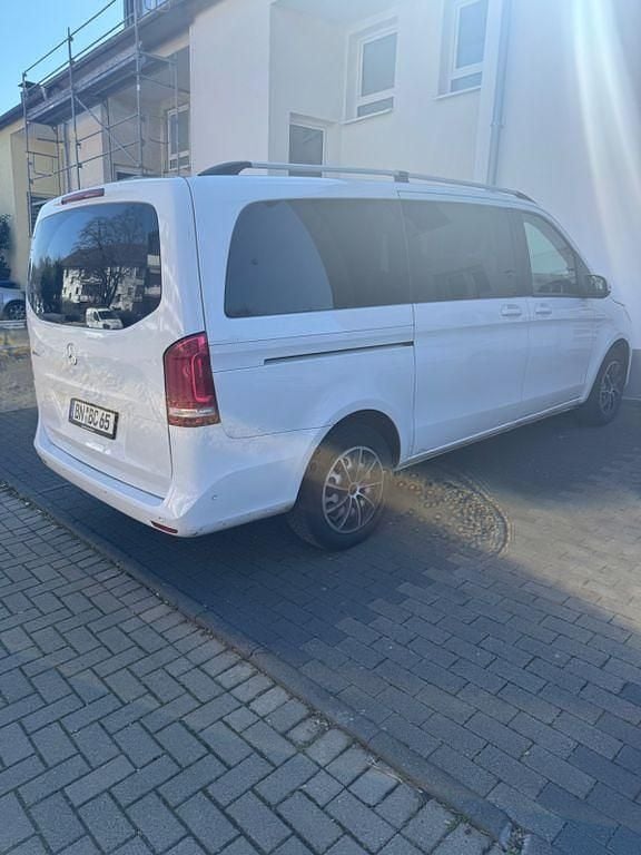 Gebraucht Mercedes V220 163 PS (119 kW) 2017 Weiß Van / Kleinbus