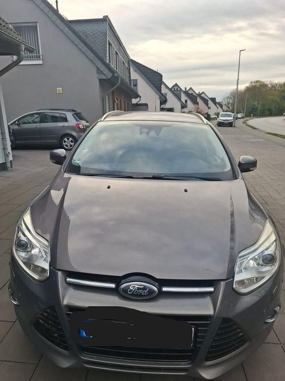 Gebraucht Ford Focus Titanium 182 PS (133 kW) 2011 Braun Limousine