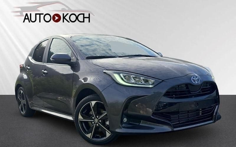 Grau Neu 2025 Toyota Yaris Hybrid Style Limousine | 27.190 € (Guter Preis) - Bild 1/4