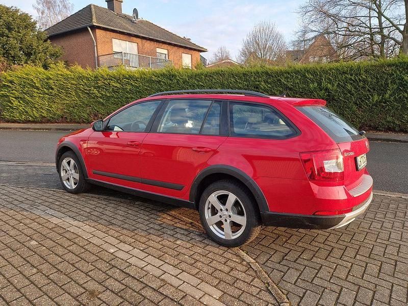 Gebraucht Skoda Octavia Scout 184 PS (135 kW) 2016 Rot Kombi