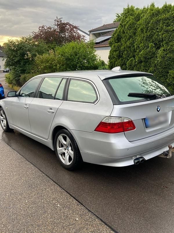Grau Gebraucht 2007 BMW 530 Kombi | 3.790 € (Guter Preis) - Bild 1/4