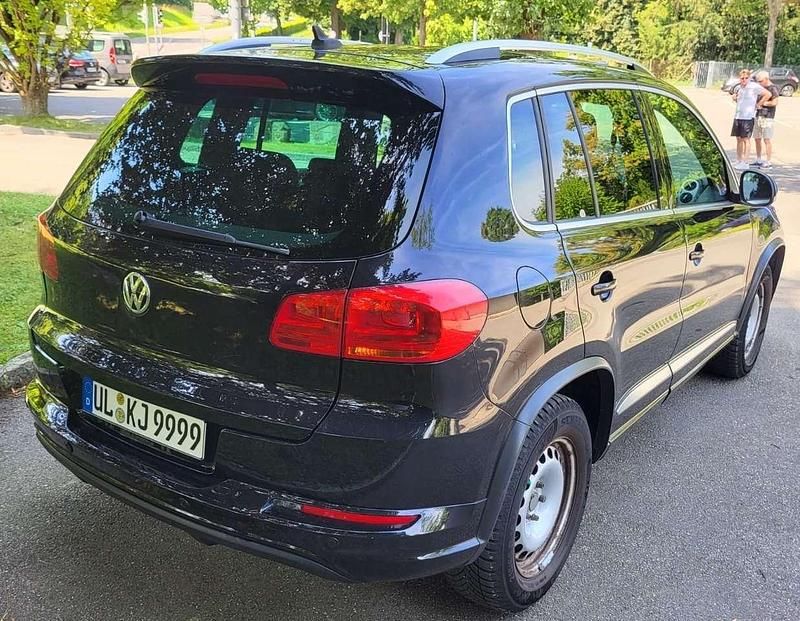 Schwarz Gebraucht 2016 VW Tiguan LOUNGE SUV | 10.000 € - Bild 1/2