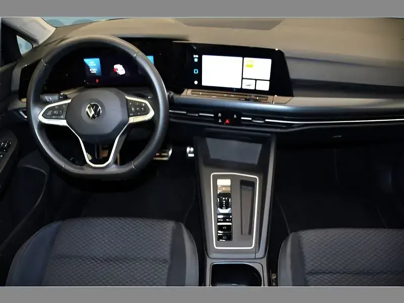 Gebraucht VW Golf VIII 131 PS (96 kW) 2021 Blau Kleinwagen