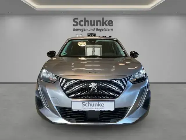 Gebraucht Peugeot e-2008 Active 100 kW (136 PS) 2022 Grau SUV