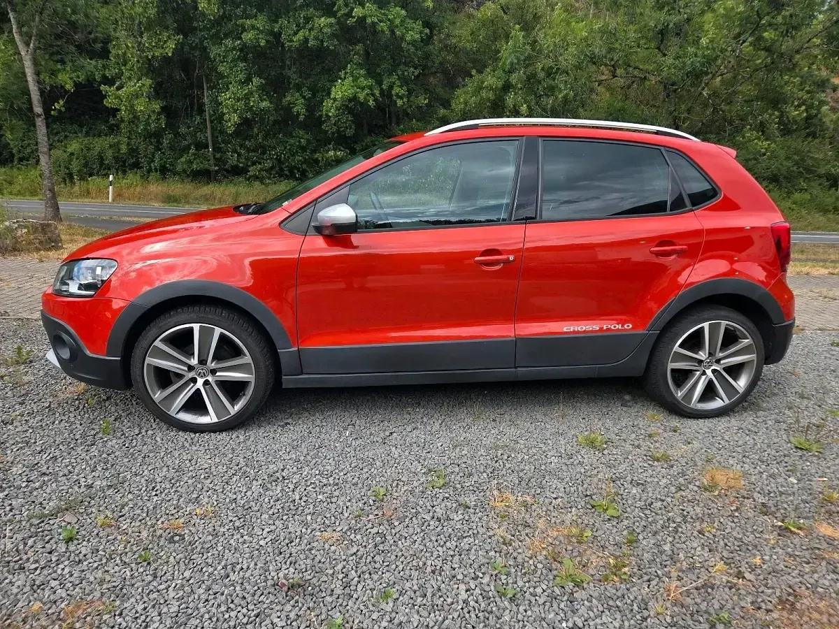 Gebraucht VW Polo Cross 90 PS (66 kW) 2011 Rot Kleinwagen