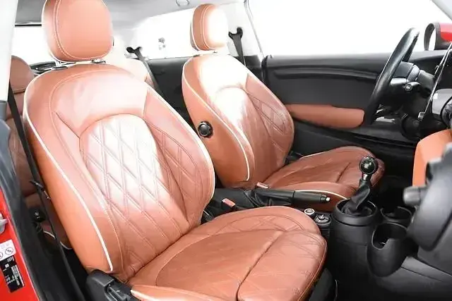 Używany Mini Cooper 136 KM (100 kW) 2019 Czerwony Hatchback