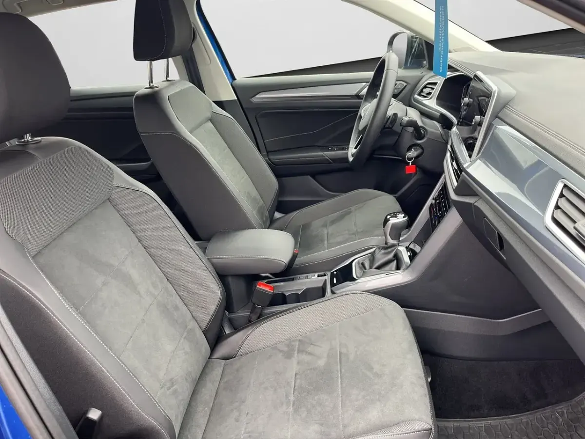 Gebraucht VW T-Roc Style 150 PS (110 kW) 2025 Ravennablau metallic (metallic) SUV