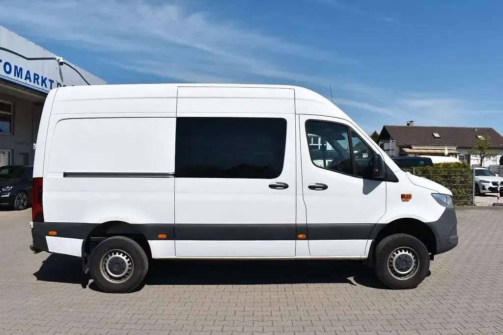 Używany Mercedes Sprinter 163 KM (119 kW) 2021 Biały Van
