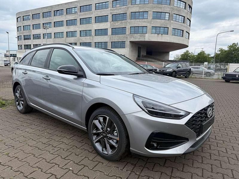 Silber Neu 2025 Hyundai i30 Style Kombi | 19.999 € (Guter Preis) - Bild 1/4