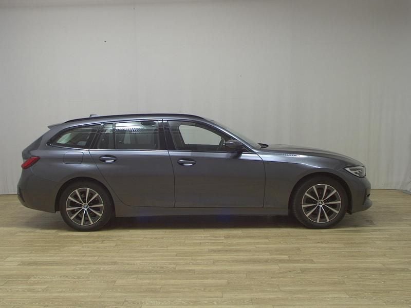Grau Gebraucht 2020 BMW 320 Sport Line Kombi | 19.980 € (Guter Preis) - Bild 1/4