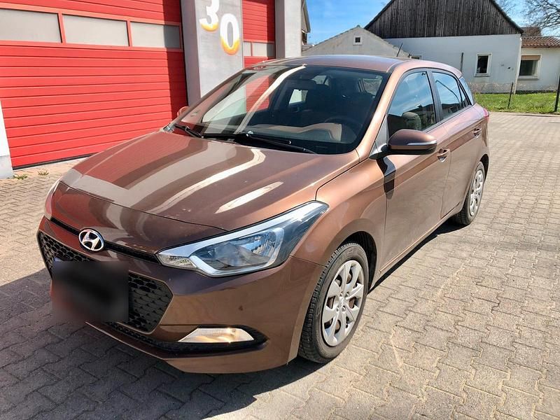 Gebraucht Hyundai i20 Active 85 PS (62 kW) 2016 Braun Kleinwagen