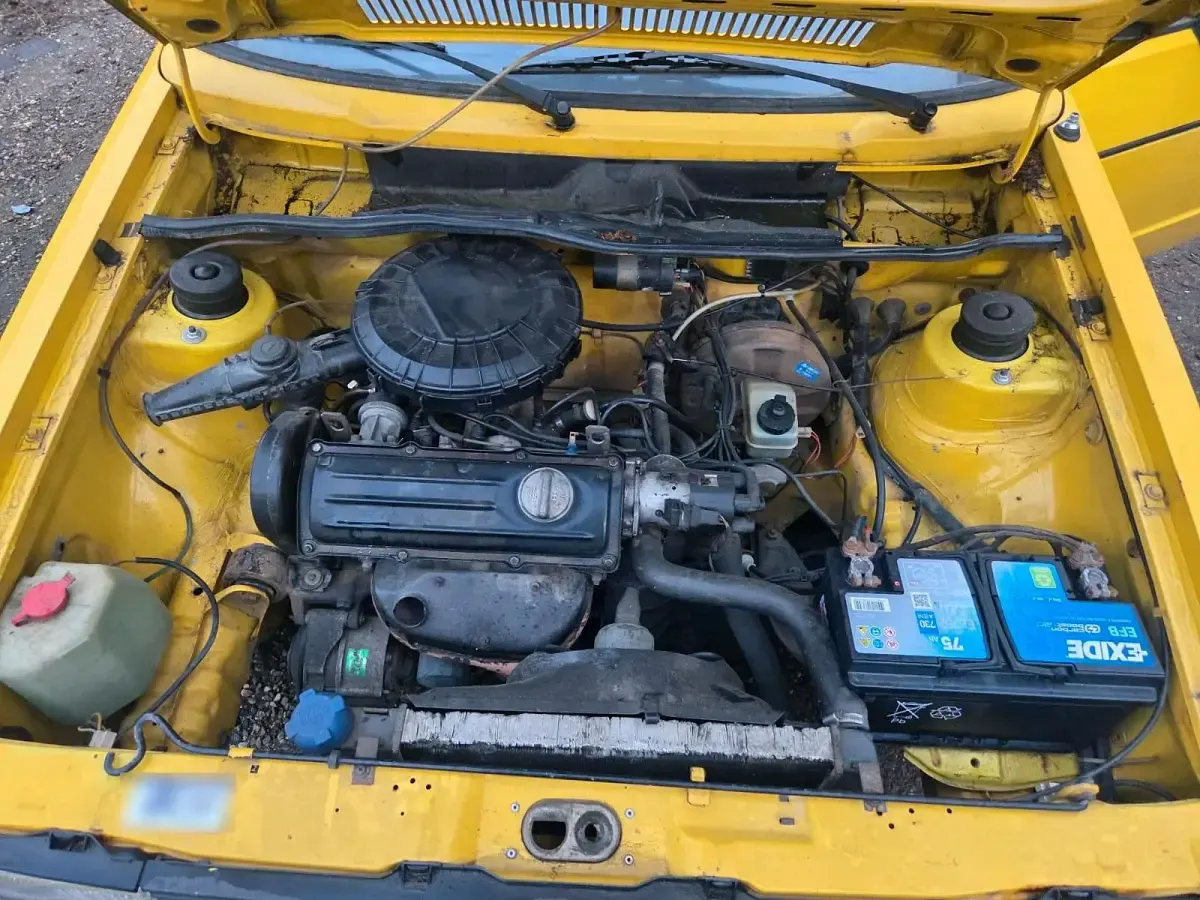 Używany VW Jetta 55 KM (40 kW) 1981 Żółty Sedan/Limuzyna