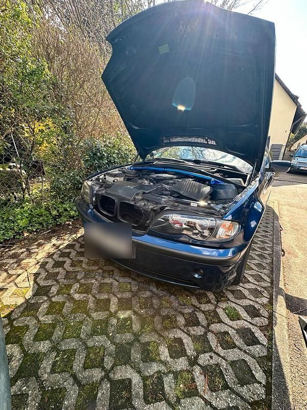 Second-hand BMW 325 Basis 192 CP (141 kW) 2003 Albastru Berlinǎ