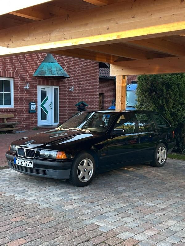 Schwarz Gebraucht 1996 BMW 318 Kombi | 3.250 € (Fairer Preis) - Bild 1/4