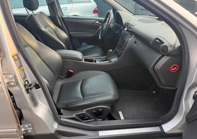 Gebraucht Mercedes C220 143 PS (105 kW) 2003 Silber Kombi