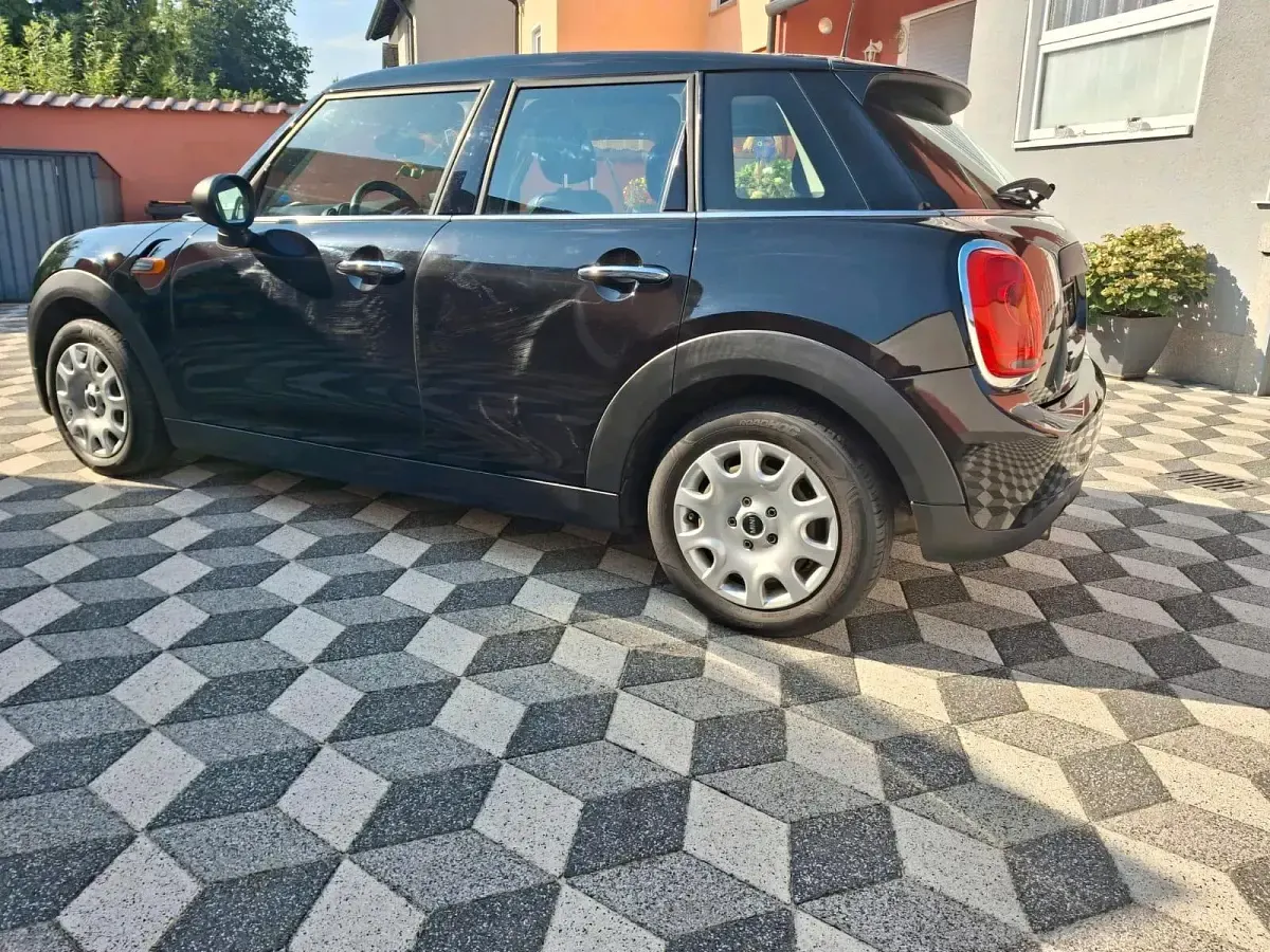 Gebraucht Mini Cooper D 90 PS (66 kW) 2018 Schwarz Kleinwagen