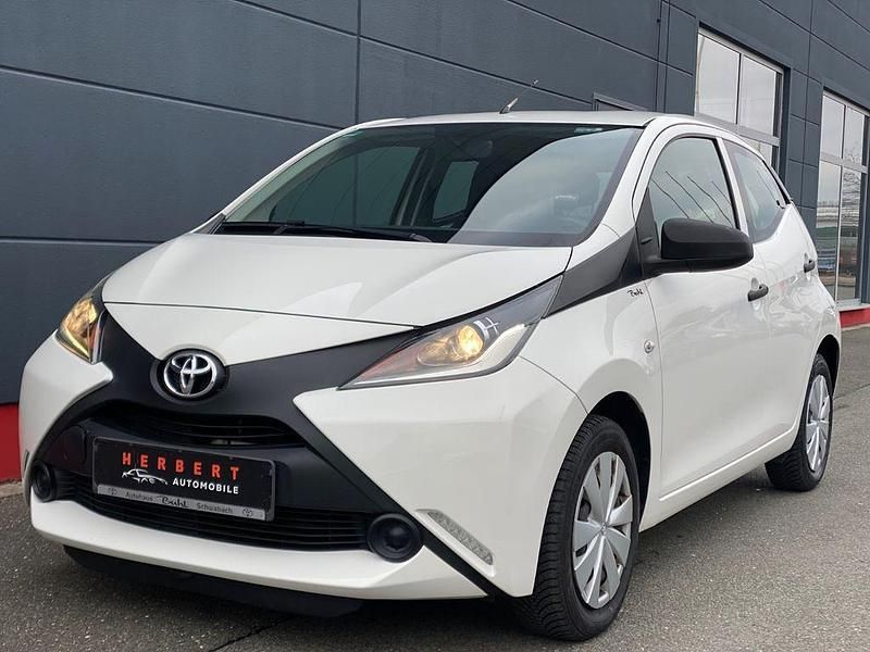 Weiß Gebraucht 2017 Toyota Aygo Kleinwagen | 6.600 € (Fairer Preis) - Bild 1/4