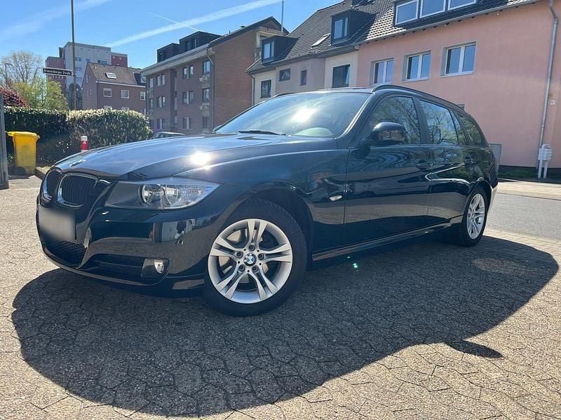 Usata BMW 318 143 CV (105 kW) 2011 Nero Station wagon