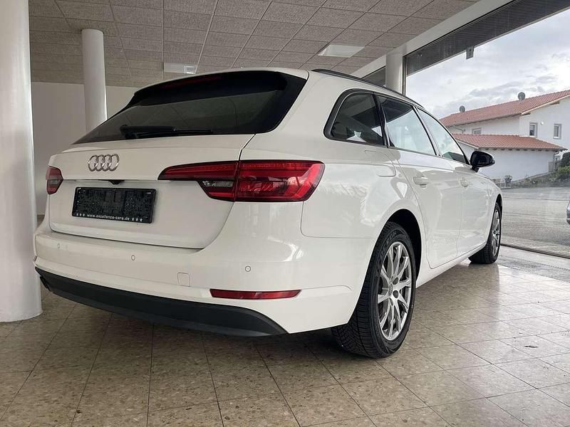 Gebraucht Audi A4 Basis 218 PS (160 kW) 2016 Ibisweiß Kombi