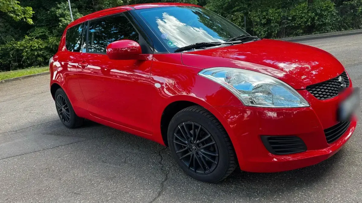 Gebraucht Suzuki Swift 94 PS (69 kW) 2012 Rot Kleinwagen