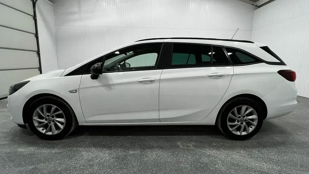 Używany Opel Astra 105 KM (77 kW) 2021 Biały Kombi