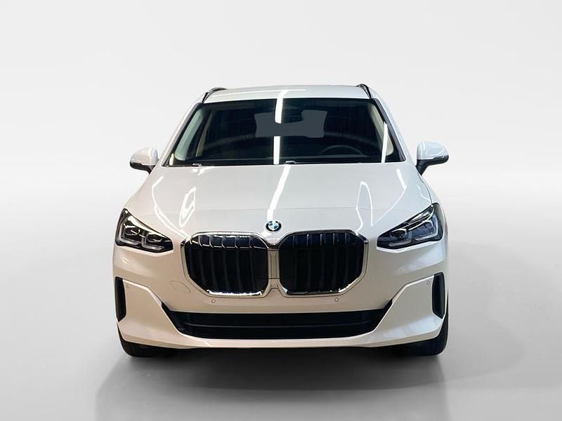 Neu BMW 218 Luxury Line 136 PS (100 kW) 2026 Mineralweiß metallic Kombi