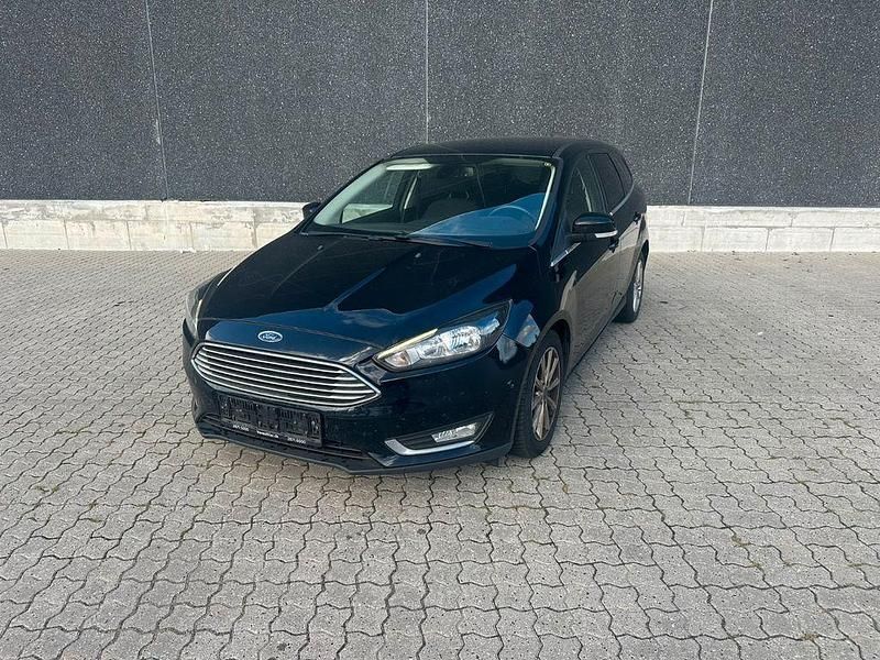 Schwarz Gebraucht 2016 Ford Focus Titanium Limousine | 6.900 € (Guter Preis) - Bild 1/4