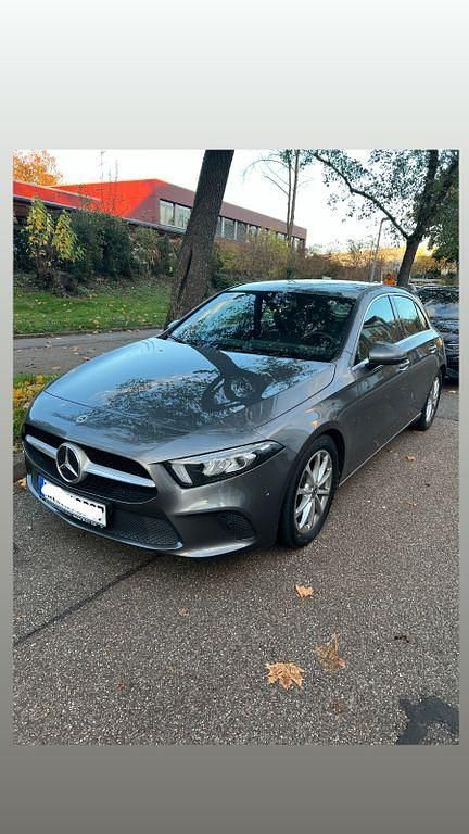 Schwarz Gebraucht 2020 Mercedes A200 Limousine | 22.000 € (Fairer Preis) - Bild 1/4
