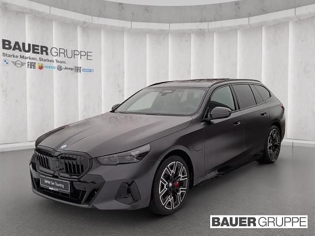 Grau Neu 2025 BMW 550e M Sport Kombi | 89.730 € (Guter Preis) - Bild 1/4