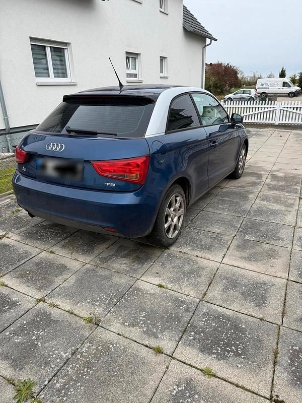 Gebraucht Audi A1 89 PS (65 kW) 2011 Blau Kleinwagen