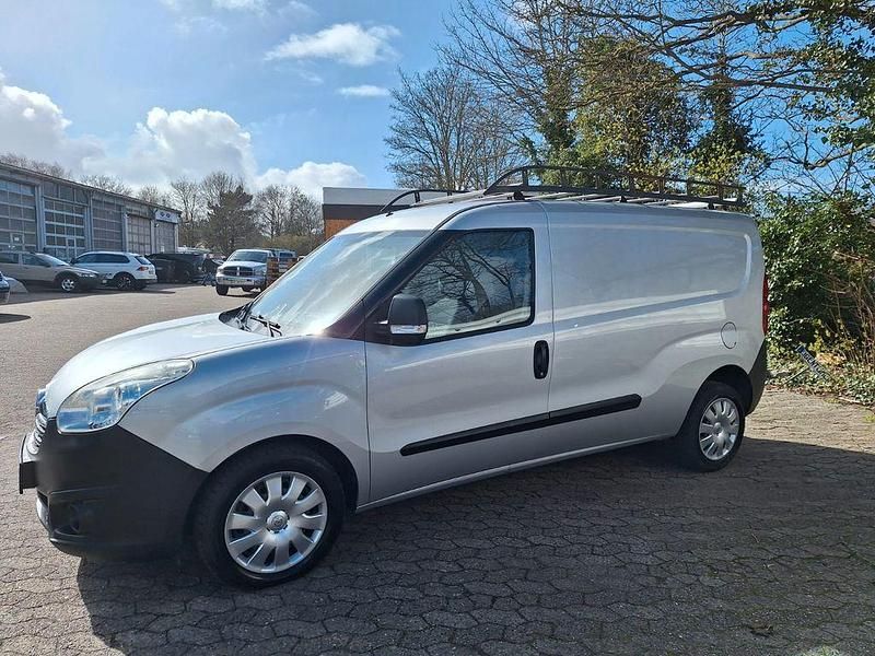 Gebraucht Opel Combo Selection 95 PS (69 kW) 2016 Silber Van / Kleinbus