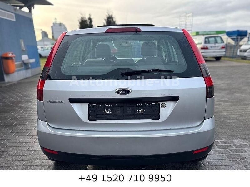 Gebraucht Ford Fiesta Ambiente 80 PS (58 kW) 2002 Silber Kleinwagen