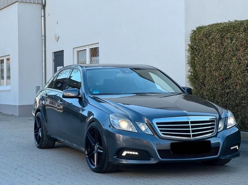Grau Gebraucht 2011 Mercedes E350 AMG Limousine | 8.750 € (Superpreis) - Bild 1/4