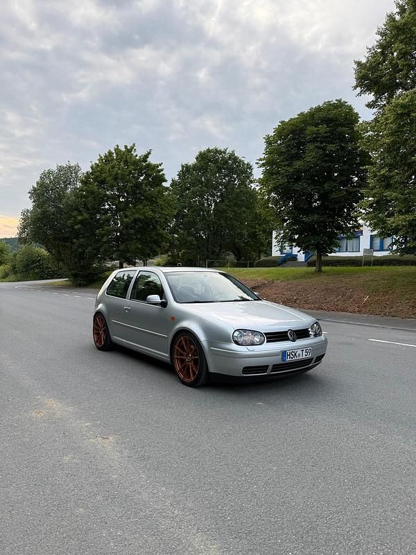 Silber Gebraucht 2002 VW Golf IV Highline Kleinwagen | 1.500 € (Guter Preis) - Bild 1/4