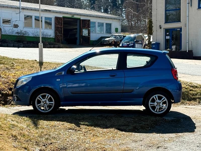 Gebraucht Chevrolet Aveo 100 PS (73 kW) 2010 Blau Kleinwagen