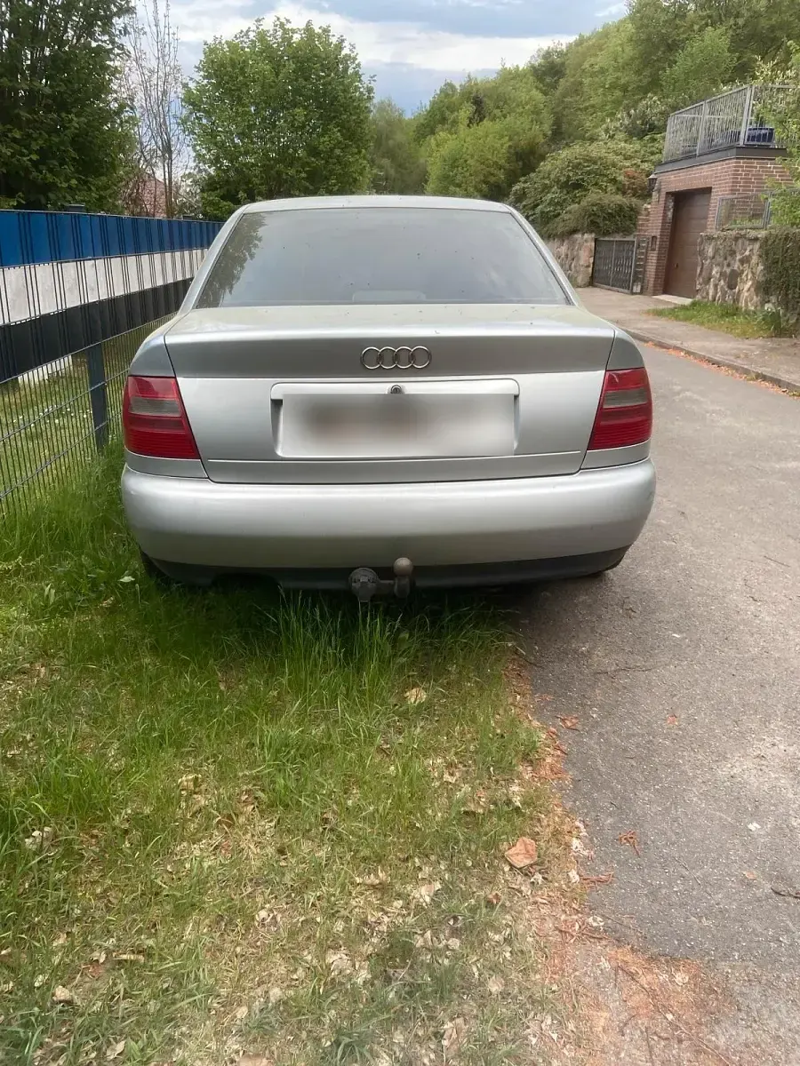 Gebraucht Audi A4 110 PS (80 kW) 1997 Silber Limousine